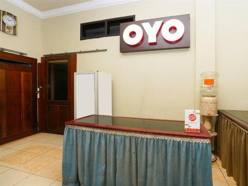 Oyo 2715 Hotel Madinah Syariah Pamekasan المظهر الخارجي الصورة