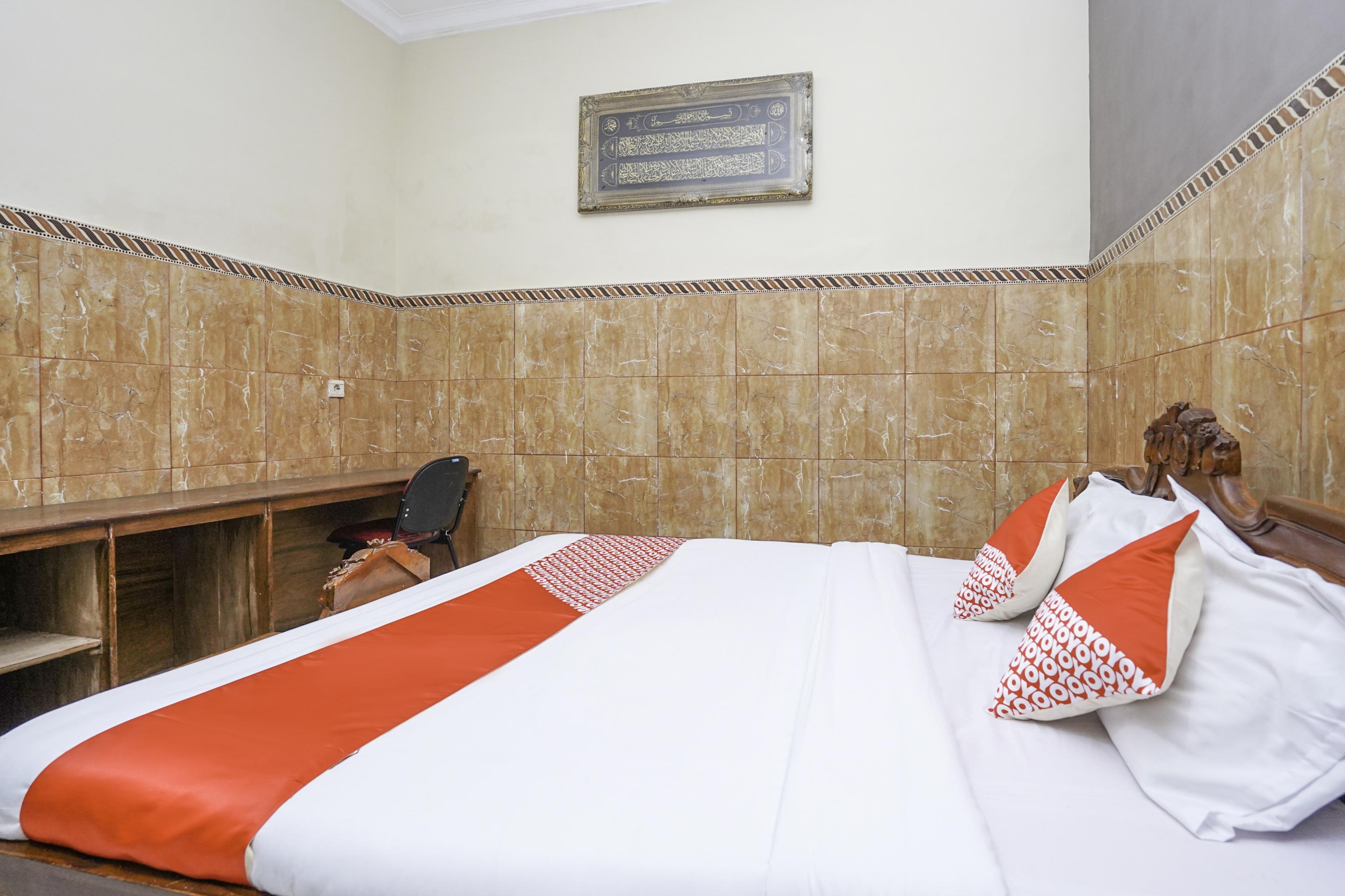 Oyo 2715 Hotel Madinah Syariah Pamekasan المظهر الخارجي الصورة