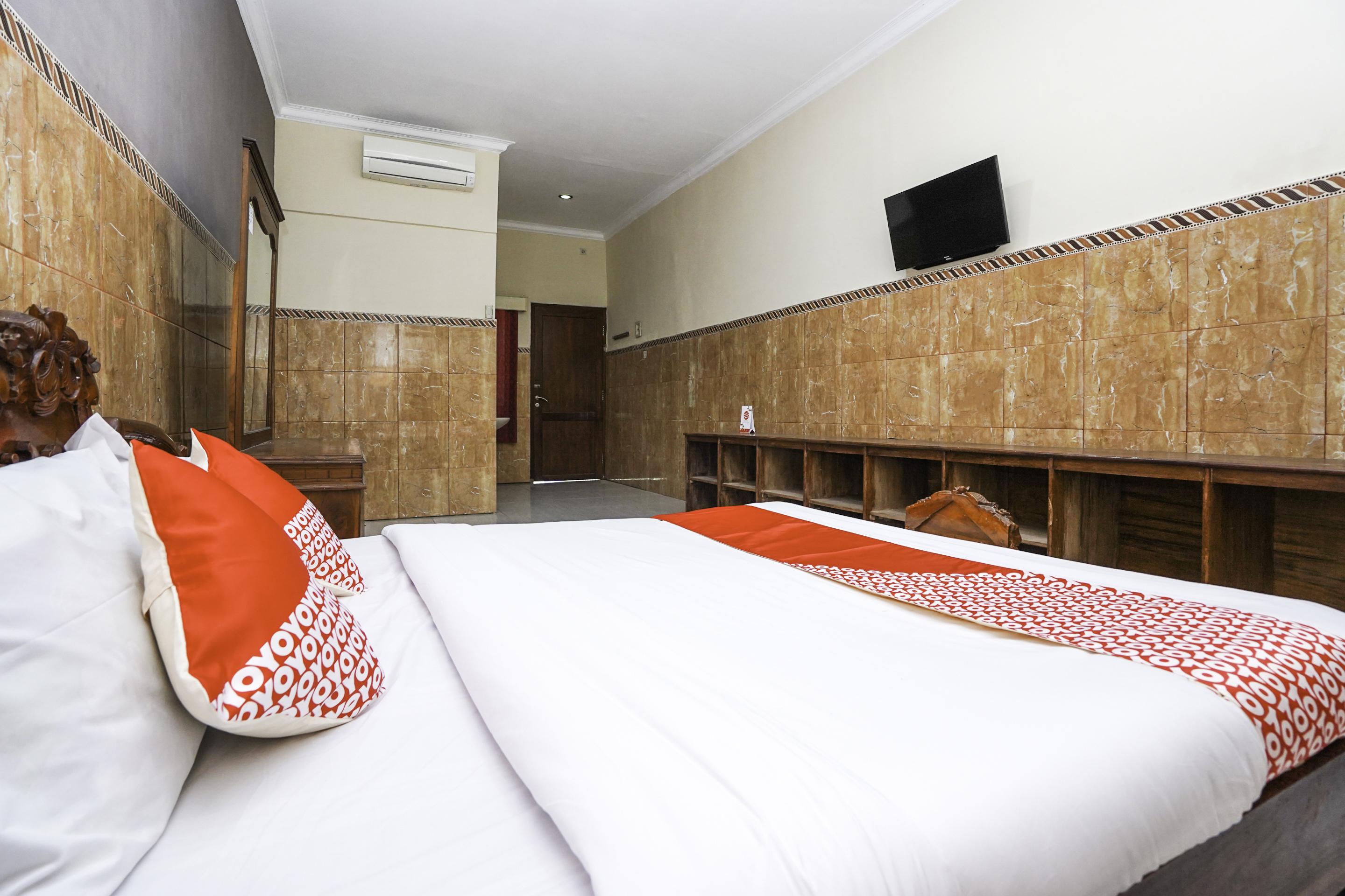 Oyo 2715 Hotel Madinah Syariah Pamekasan المظهر الخارجي الصورة