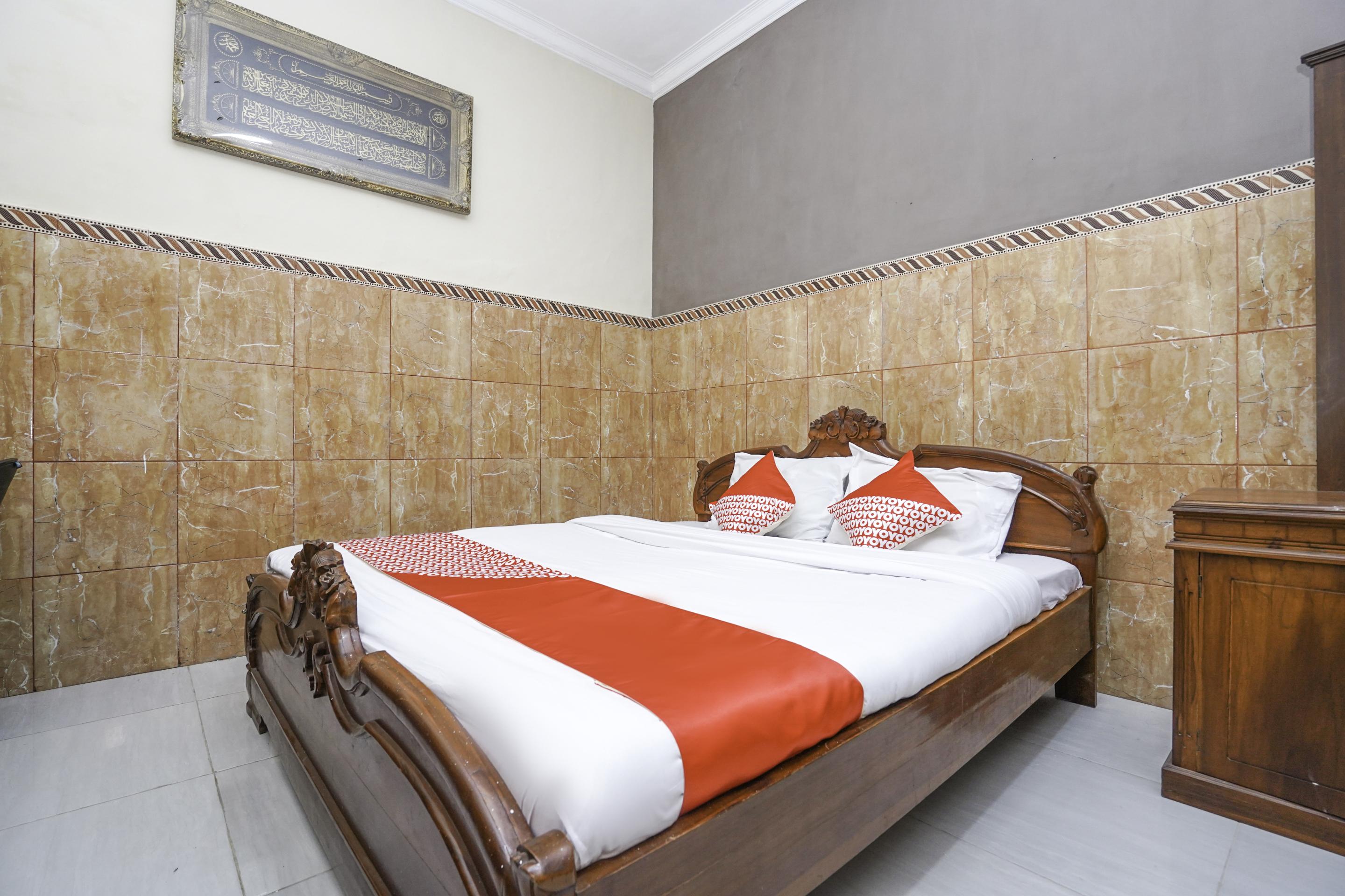 Oyo 2715 Hotel Madinah Syariah Pamekasan المظهر الخارجي الصورة