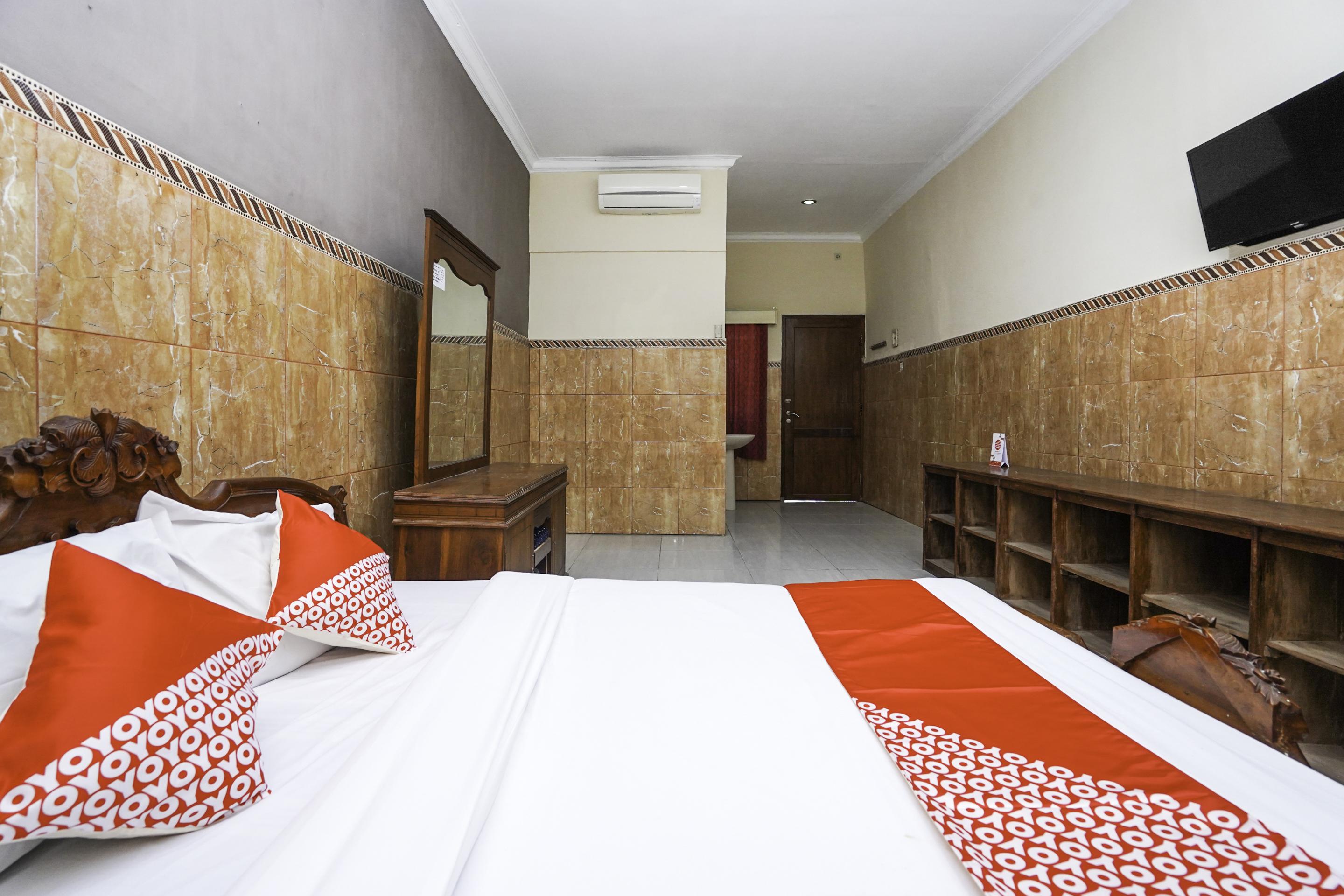 Oyo 2715 Hotel Madinah Syariah Pamekasan المظهر الخارجي الصورة