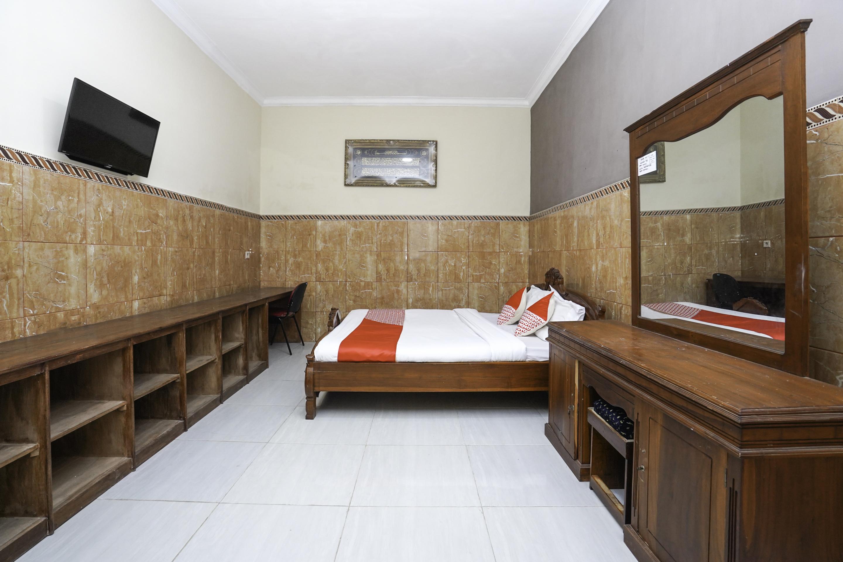 Oyo 2715 Hotel Madinah Syariah Pamekasan المظهر الخارجي الصورة