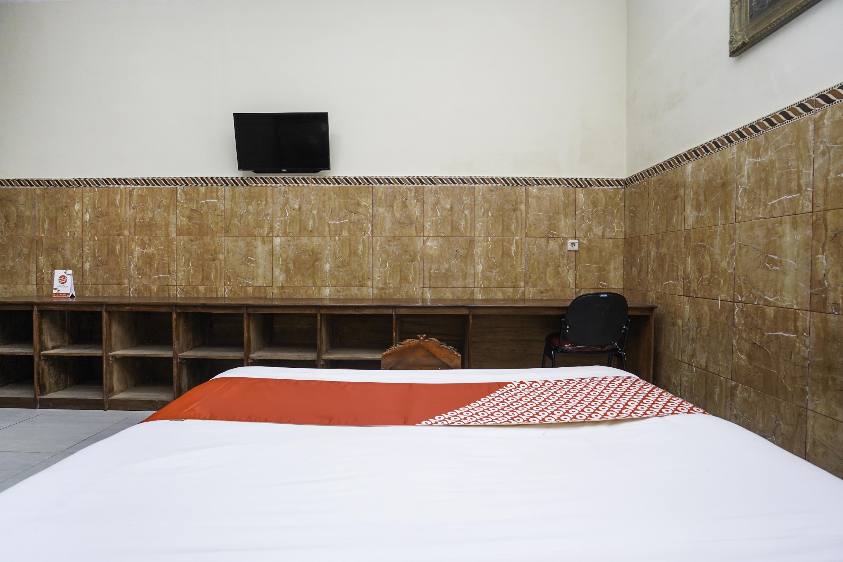 Oyo 2715 Hotel Madinah Syariah Pamekasan المظهر الخارجي الصورة