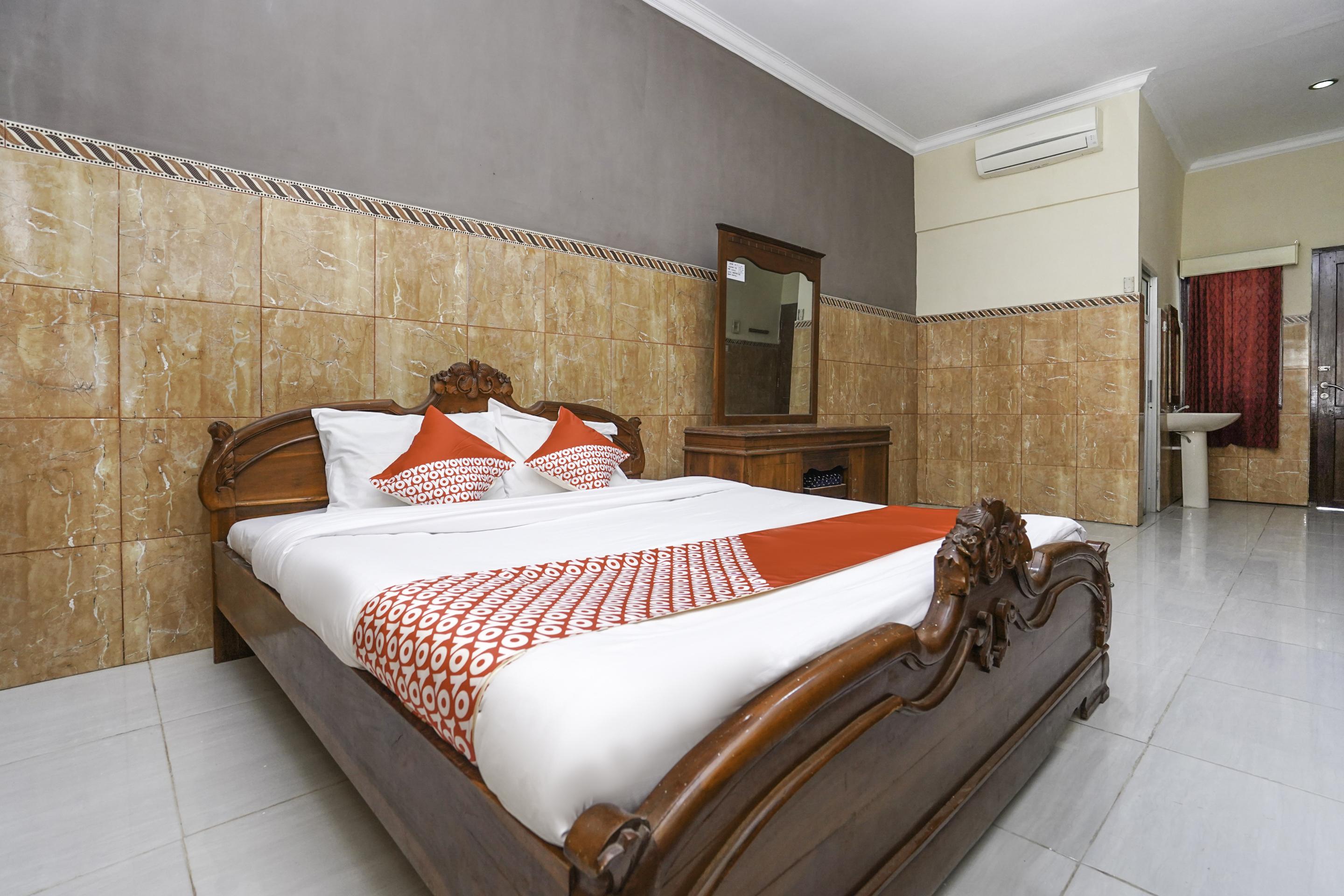 Oyo 2715 Hotel Madinah Syariah Pamekasan المظهر الخارجي الصورة