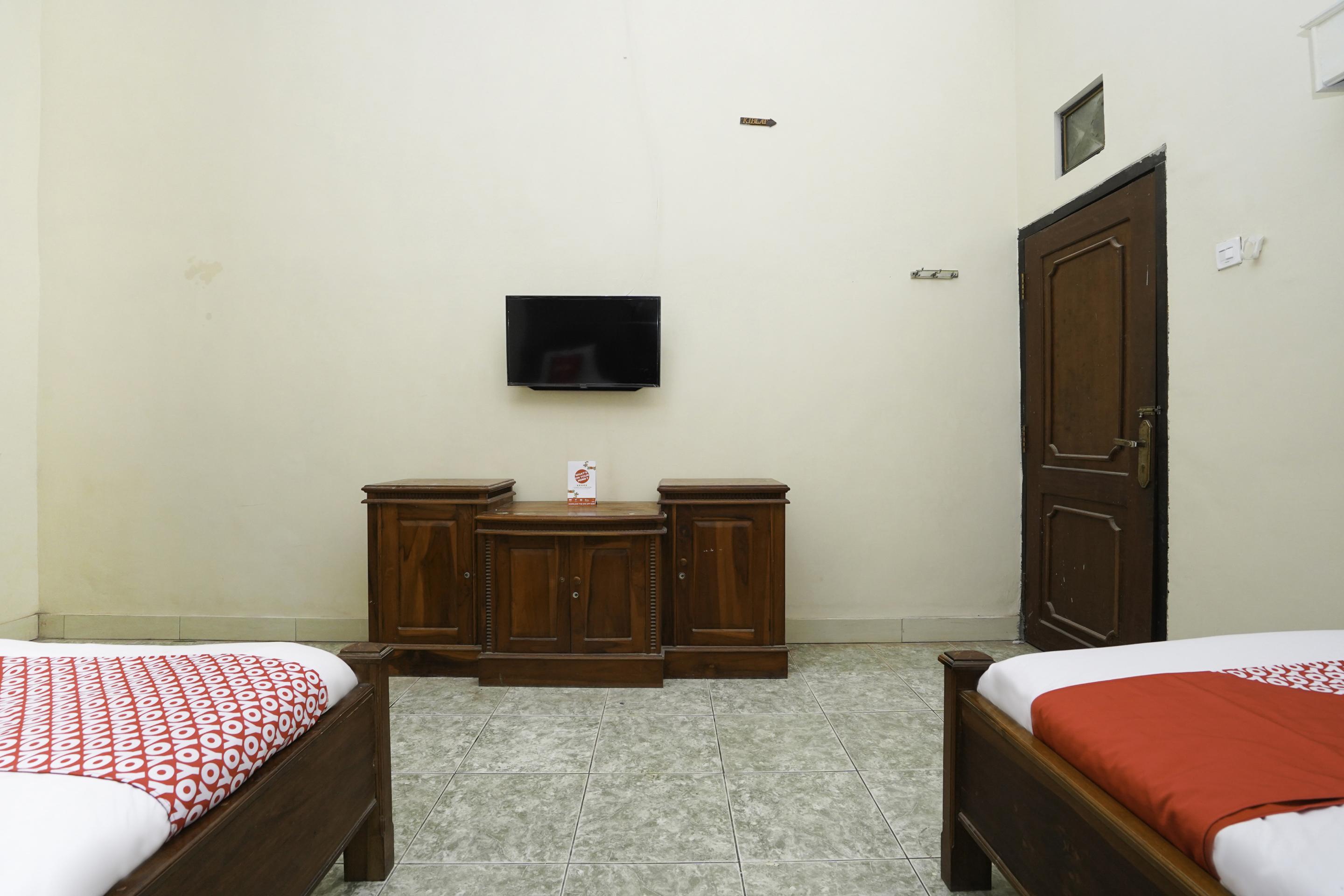 Oyo 2715 Hotel Madinah Syariah Pamekasan المظهر الخارجي الصورة
