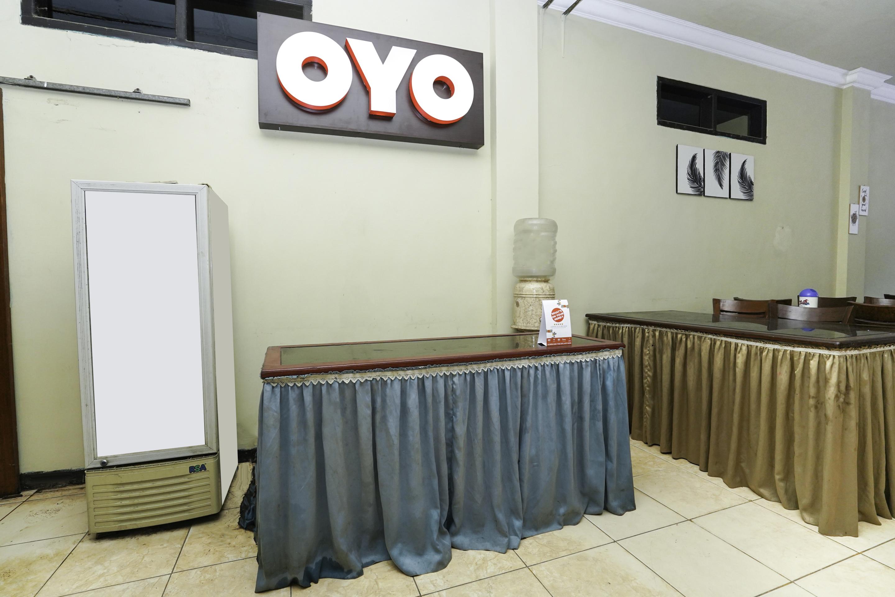 Oyo 2715 Hotel Madinah Syariah Pamekasan المظهر الخارجي الصورة