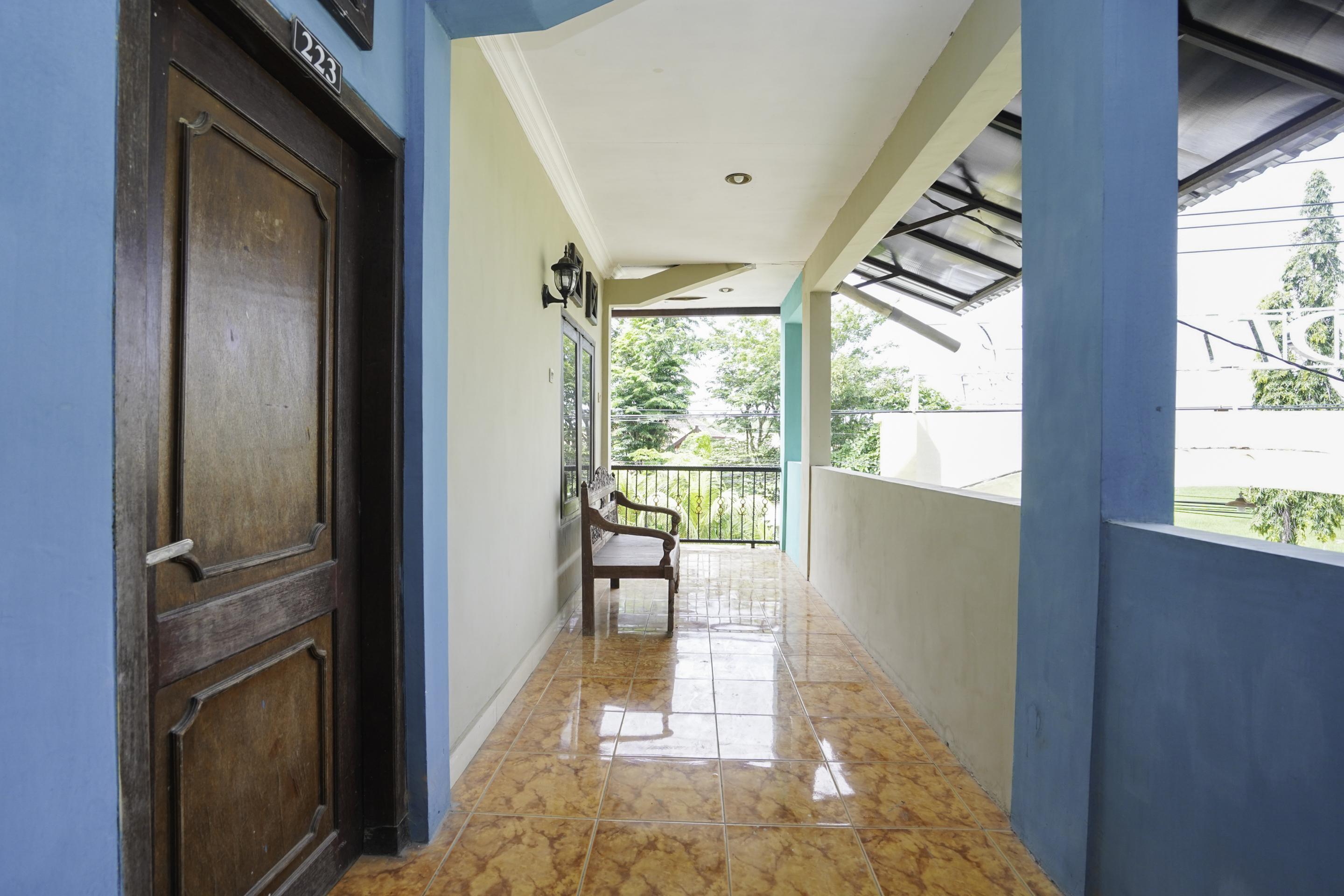 Oyo 2715 Hotel Madinah Syariah Pamekasan المظهر الخارجي الصورة