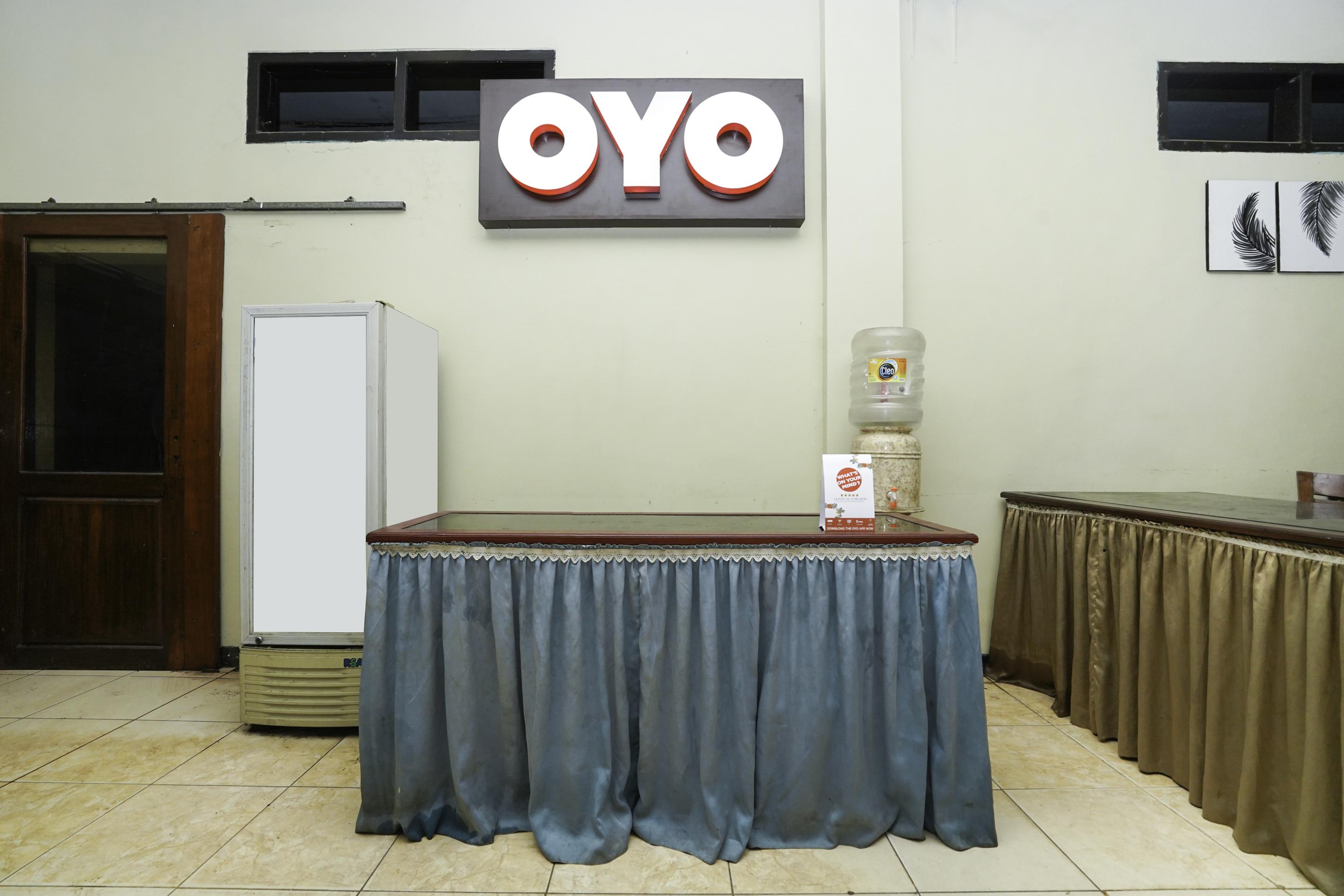 Oyo 2715 Hotel Madinah Syariah Pamekasan المظهر الخارجي الصورة