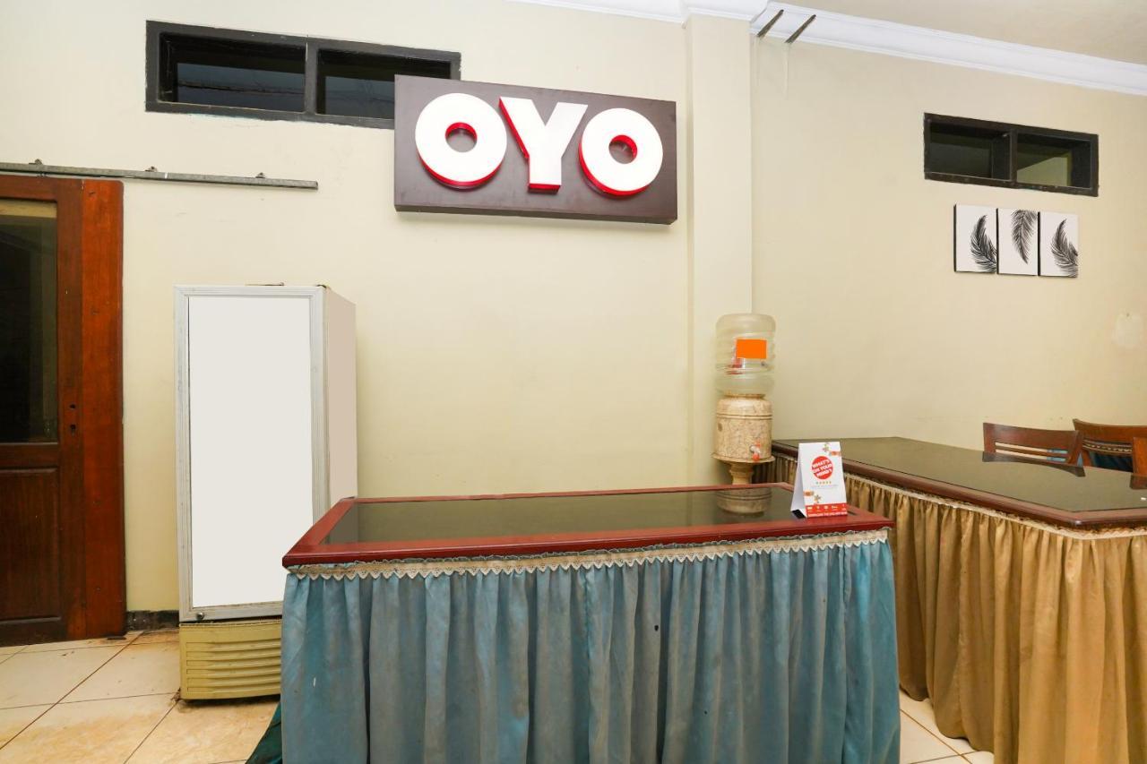 Oyo 2715 Hotel Madinah Syariah Pamekasan المظهر الخارجي الصورة