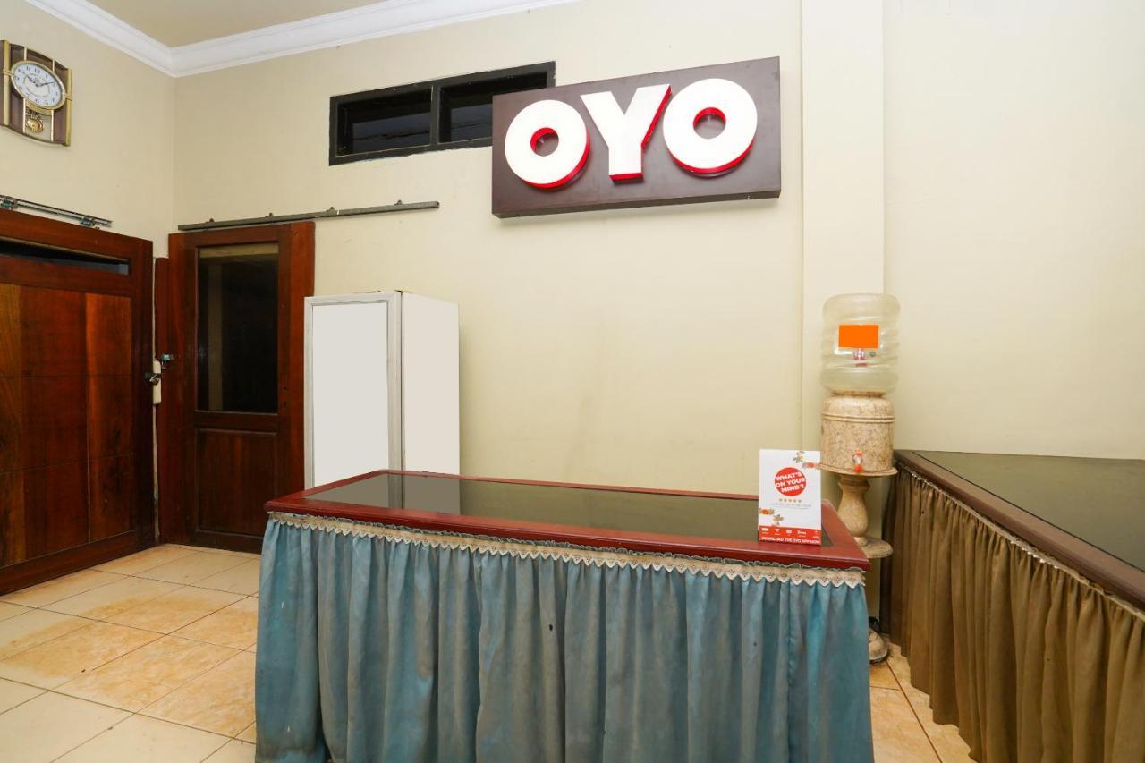 Oyo 2715 Hotel Madinah Syariah Pamekasan المظهر الخارجي الصورة