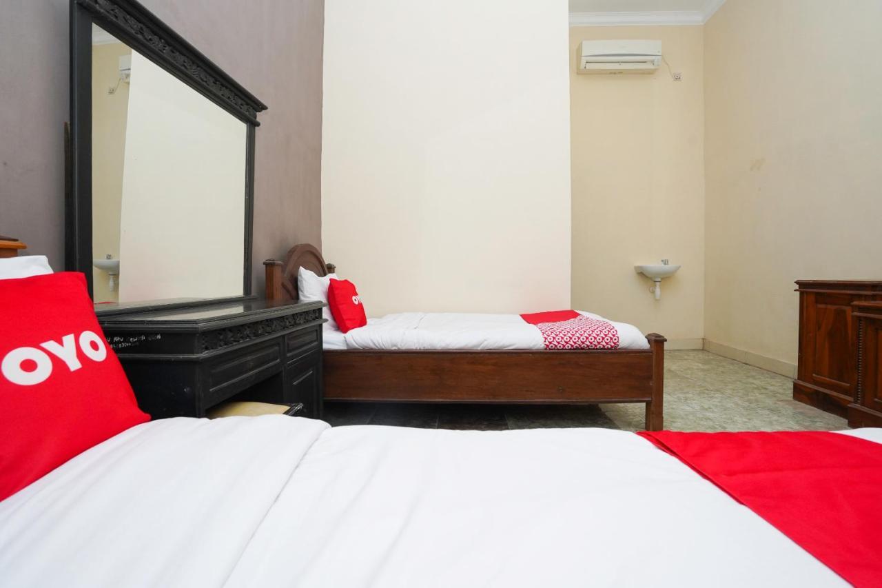 Oyo 2715 Hotel Madinah Syariah Pamekasan المظهر الخارجي الصورة